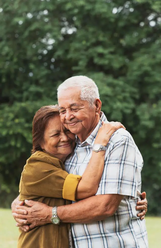 a man and woman hugging while practicing first date etiquette for people over 50