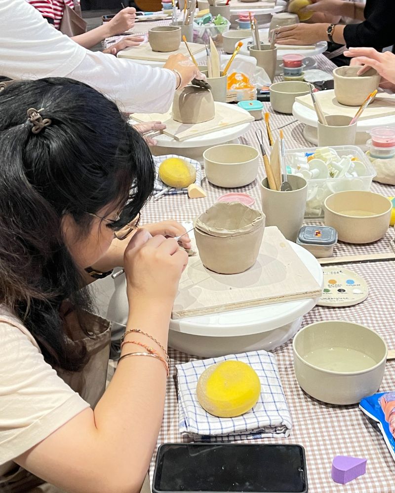 a group of people painting ceramics for glazing to make ceramics are dishwasher safe.